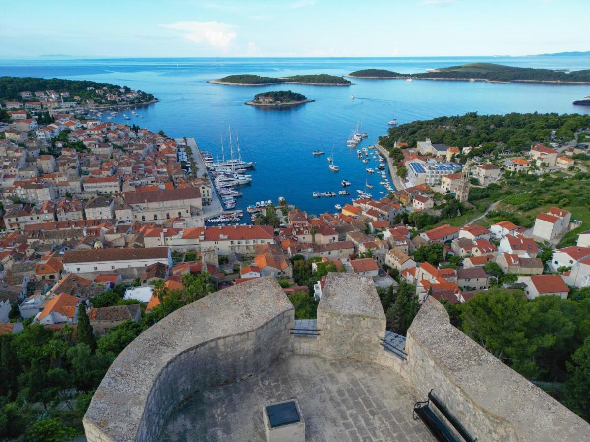 Apartments Nikolina Hvar Town Esterno foto