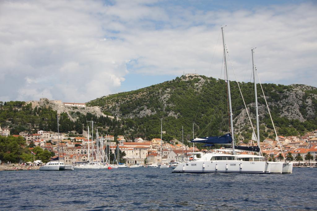 Apartments Nikolina Hvar Town Esterno foto